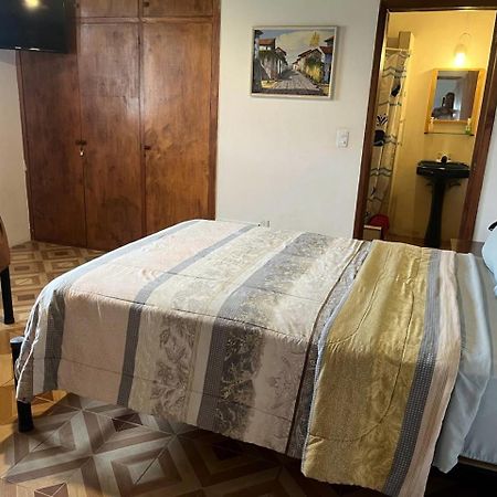 Quito Eco Lodge Airport - B&B Tababela Bagian luar foto