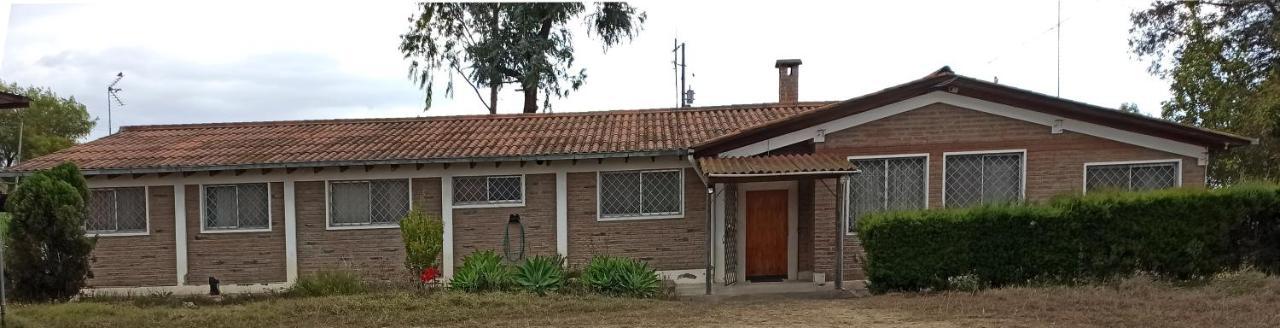Quito Eco Lodge Airport - B&B Tababela Bagian luar foto