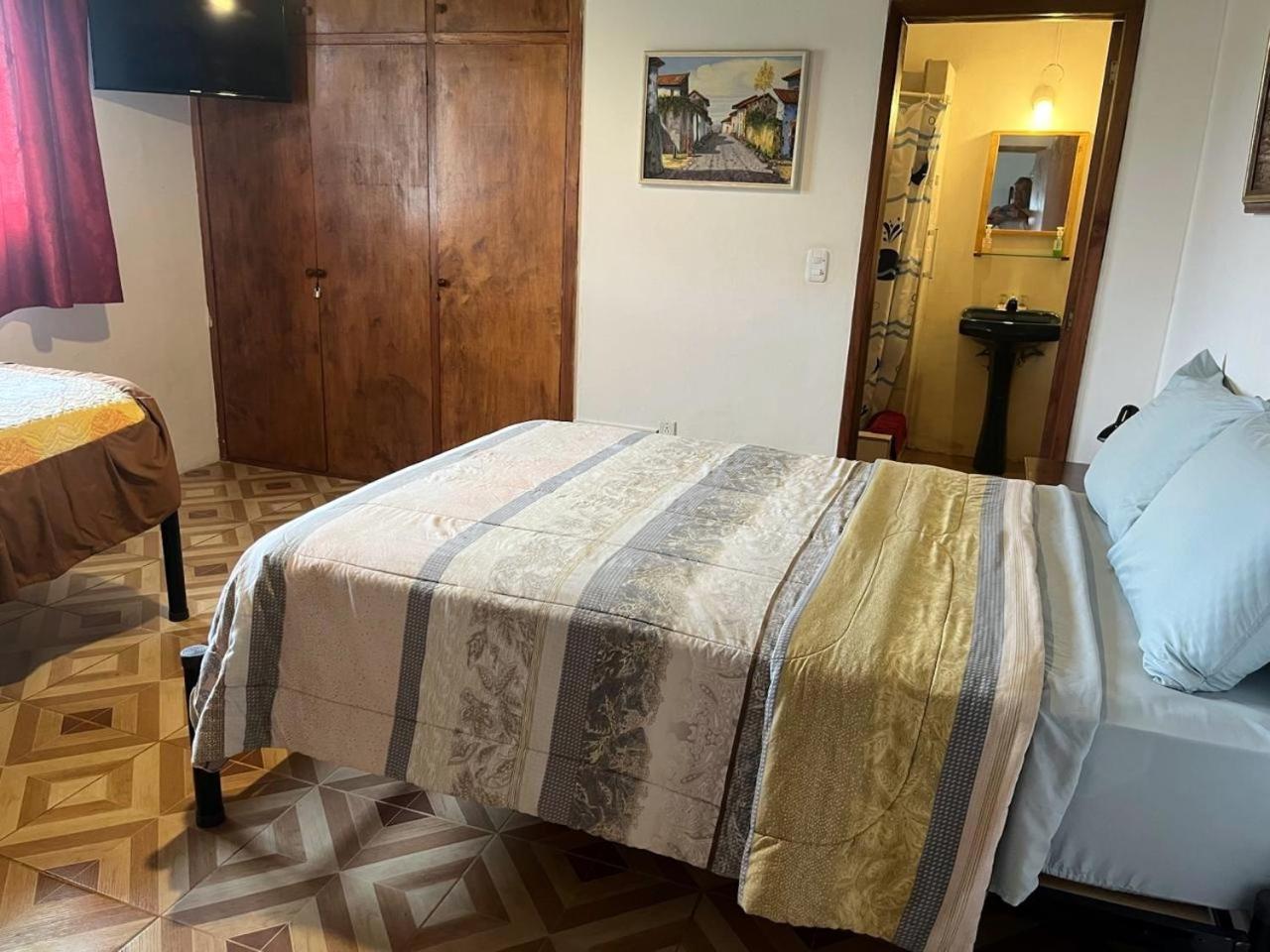 Quito Eco Lodge Airport - B&B Tababela Bagian luar foto